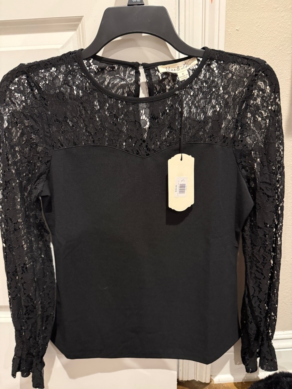 Women's Black Lace Yoke Long-Sleeve Top